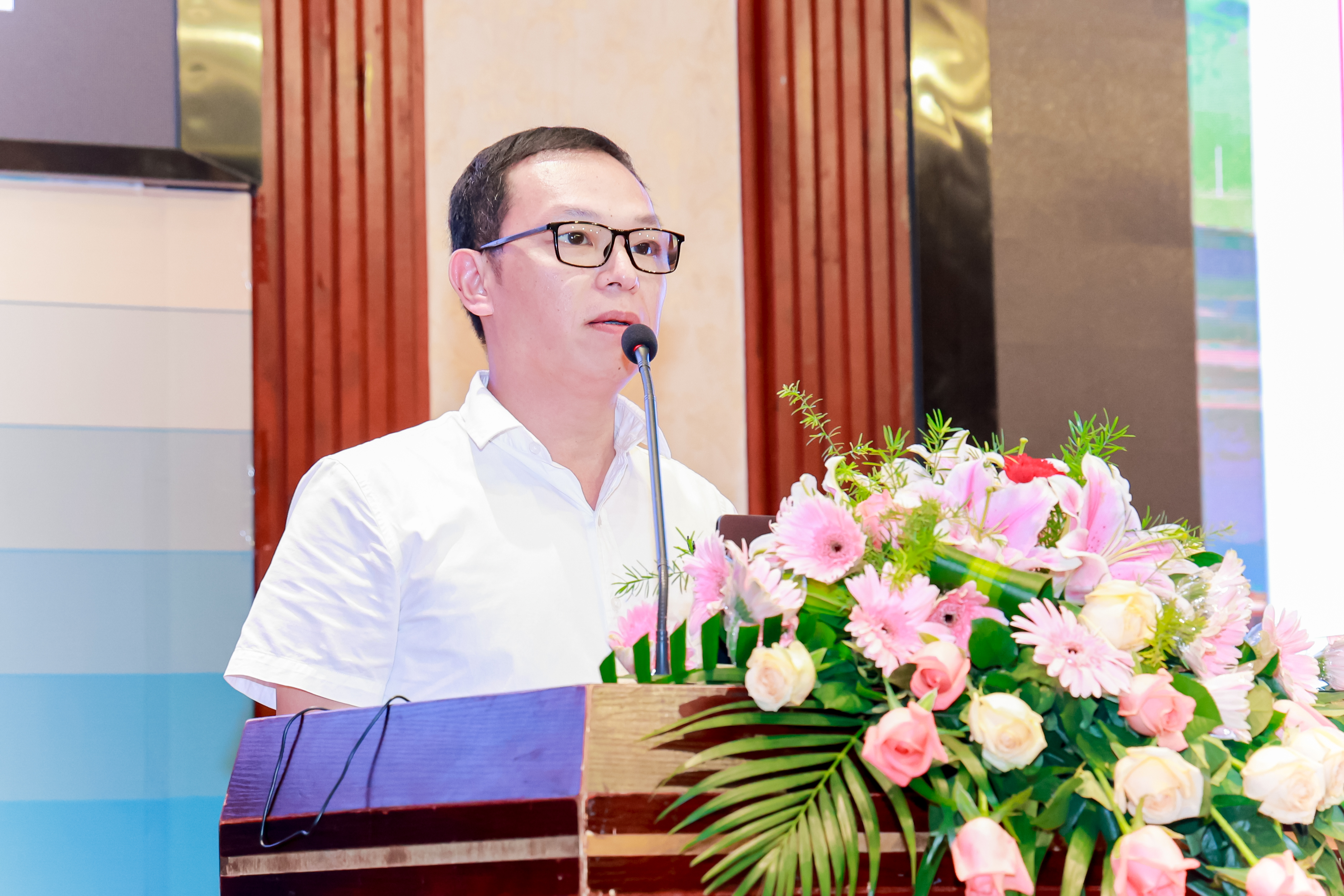 胡晓东.jpg